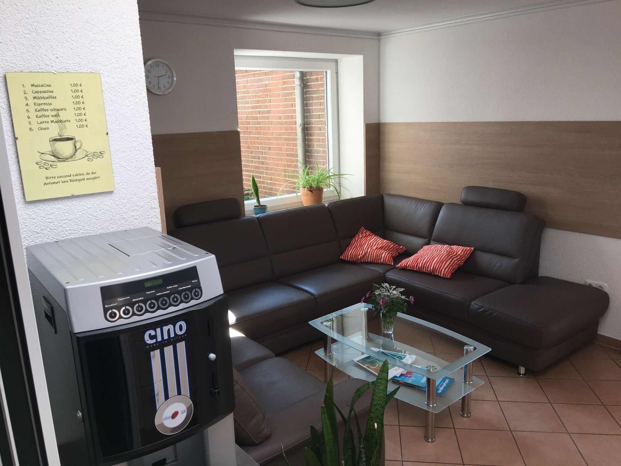 12_SZO_-_Innen_Atrium_Lounge