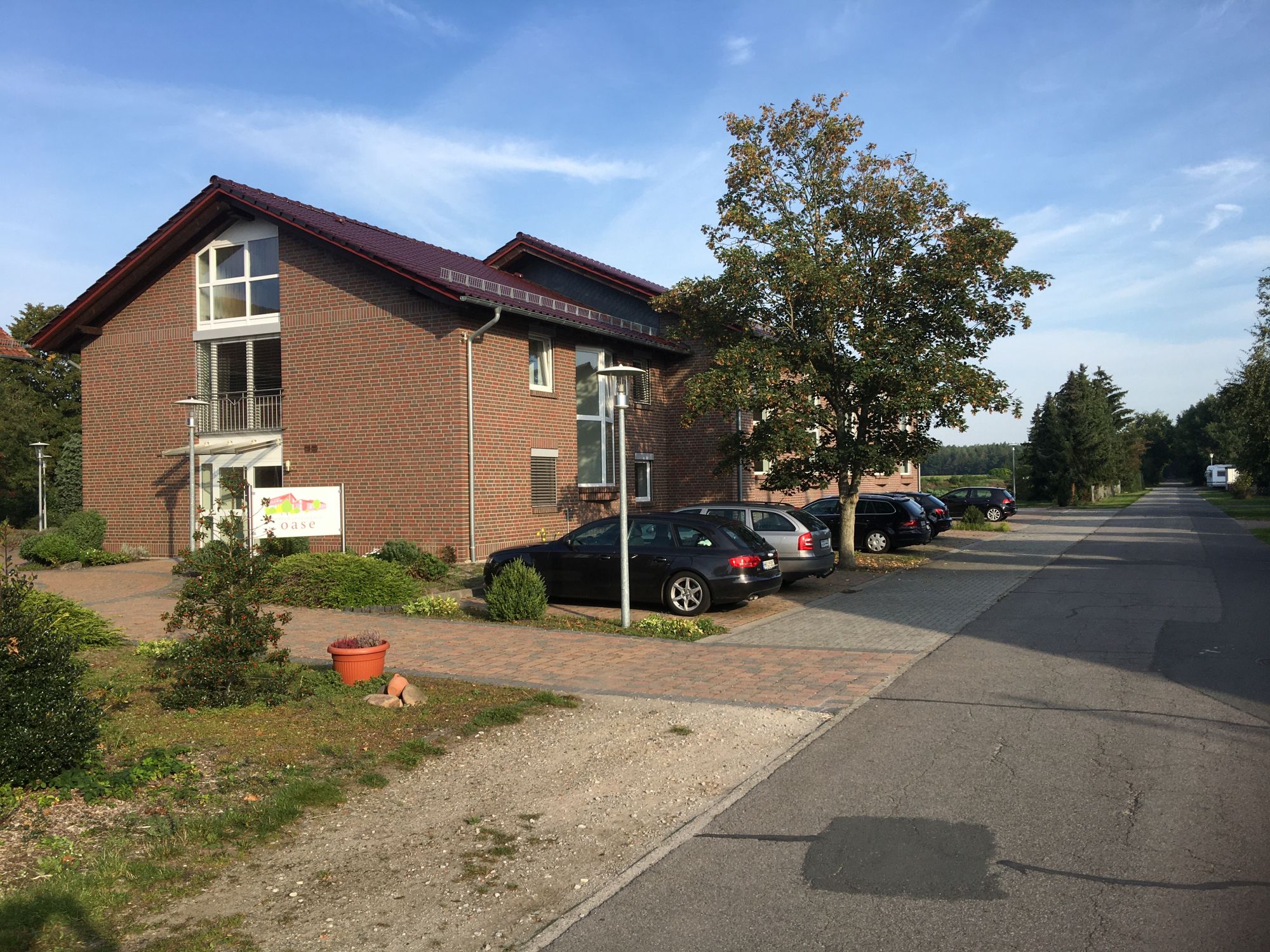 2_SZO_-_Aussen_Blickrichtung_Vorhof_MZH