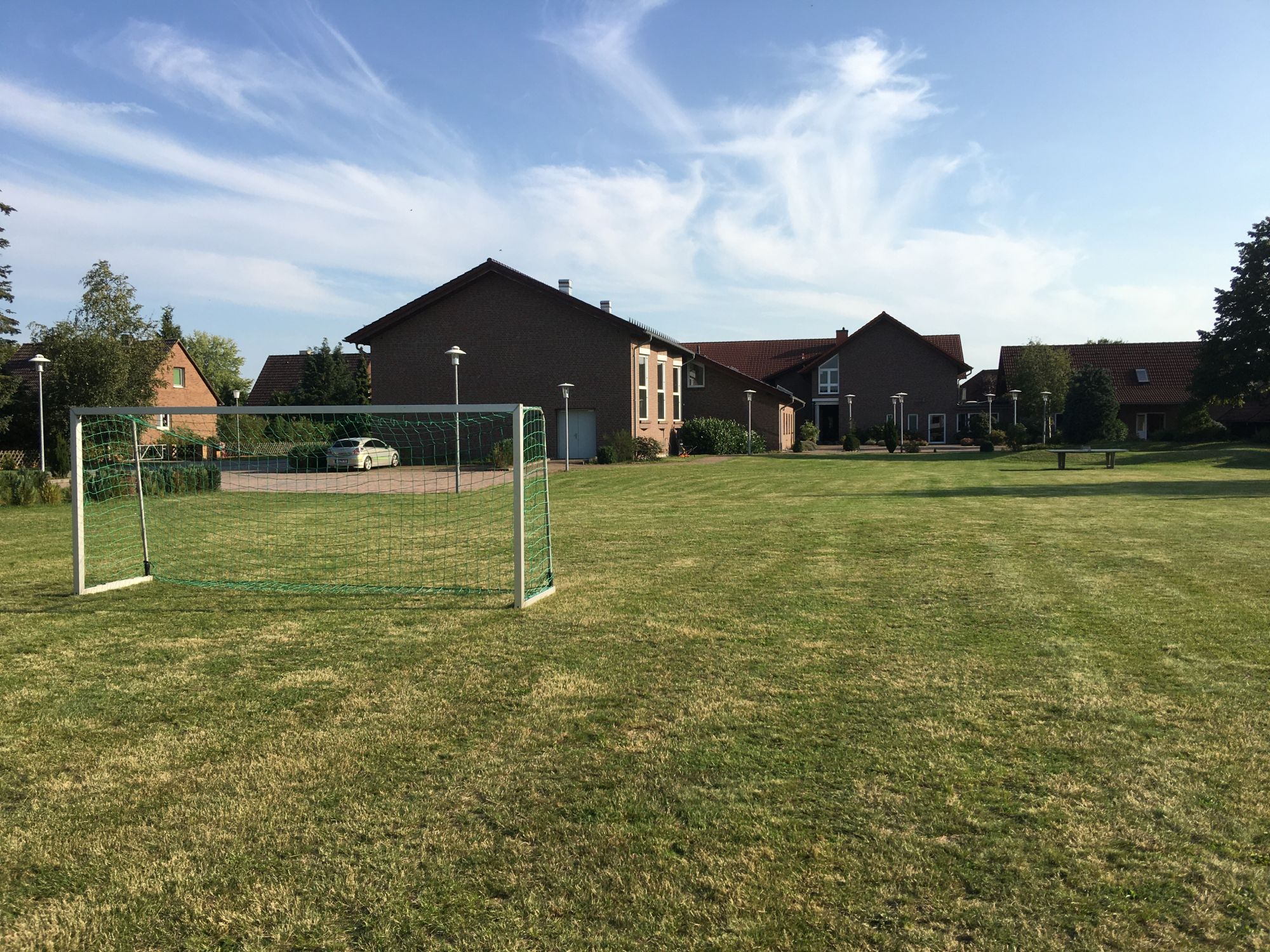 31_SZO_-_Aussen_Fussballplatz_Blickrichtung_MZH_SZO