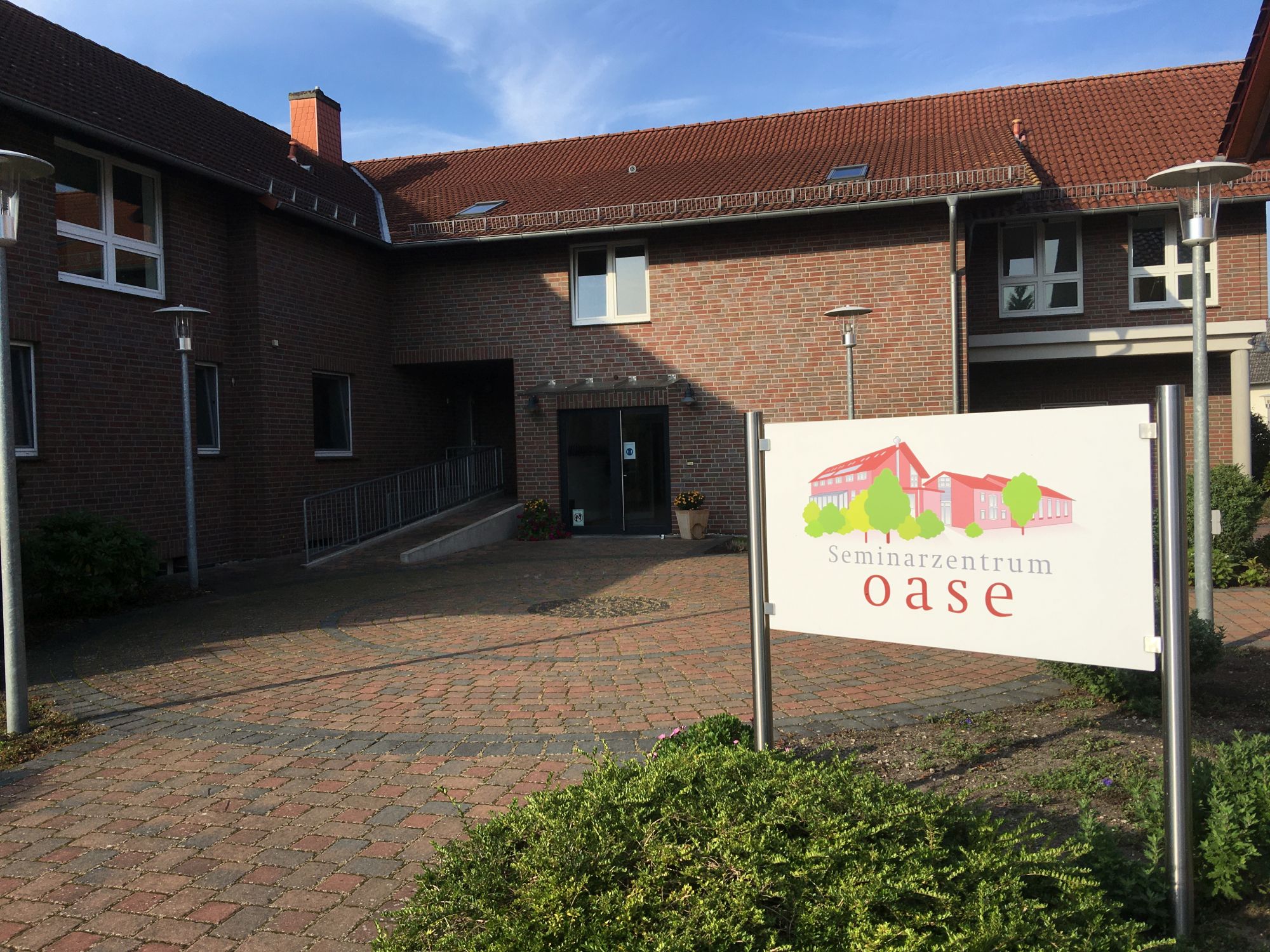 3_SZO_-_Aussen_Herzlich_Willkommen