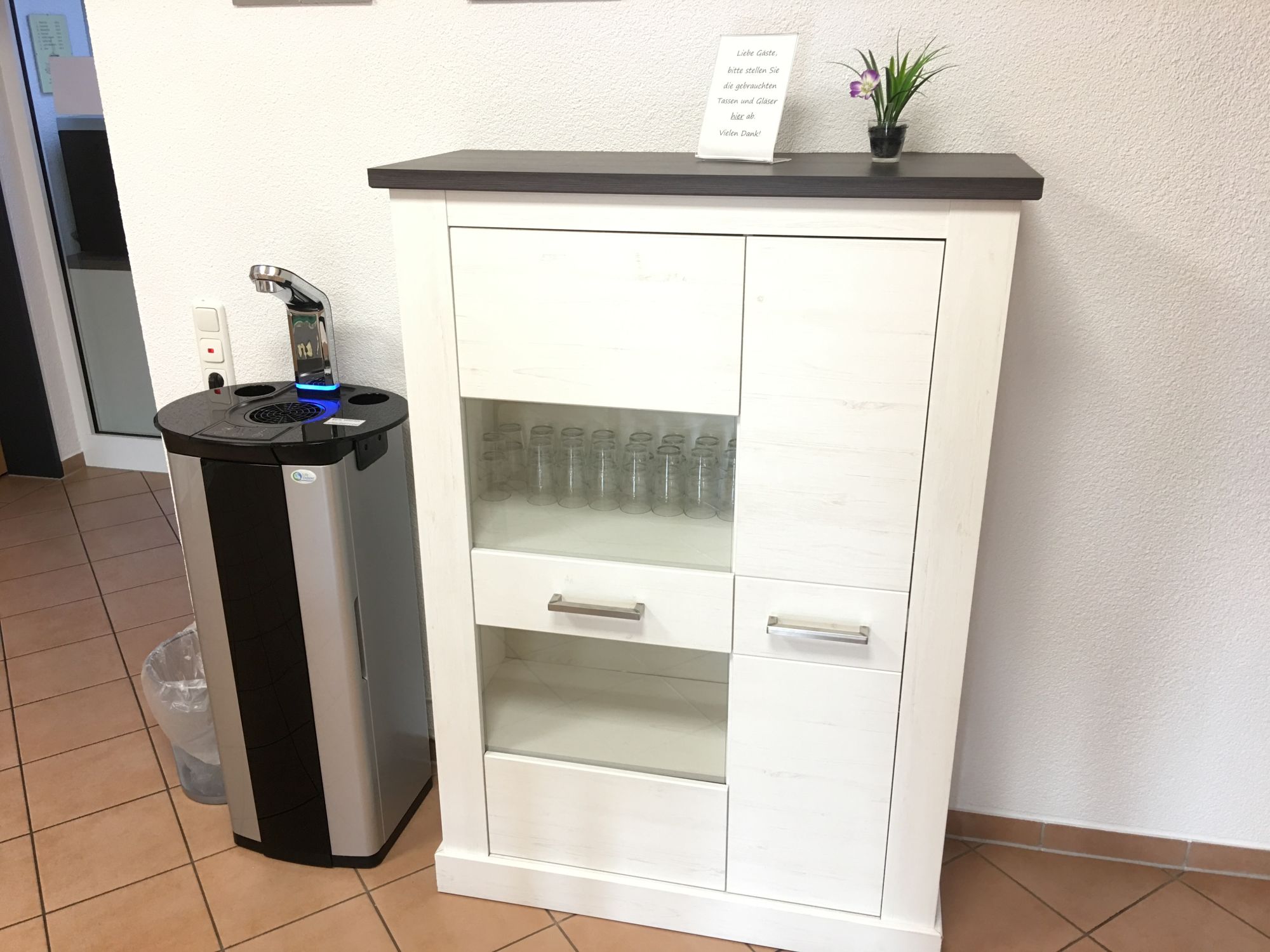 7_SZO_-_Innen_Foyer_Wasserspender