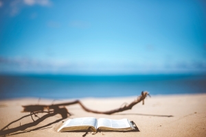 Was ist an der Bibel anders als bei allen sonstigen Büchern der Weltliteratur?